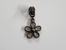 Load image into Gallery viewer, Daisy Zipper Pull - No.5