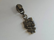 Load image into Gallery viewer, Kity Zipper Pull - No.5