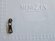 Load image into Gallery viewer, Grooved Zipper Pull - No.5