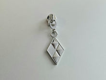 Load image into Gallery viewer, Diamond Cut Zipper Pull - No.5