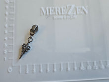 Load image into Gallery viewer, Immortal Zipper Pull - No.5