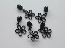 Load image into Gallery viewer, Daisy Zipper Pull - No.5