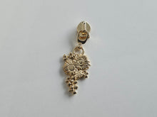 Load image into Gallery viewer, Sunflower Zipper Pull - No.5