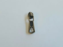 Load image into Gallery viewer, Grooved Zipper Pull - No.5