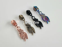 Load image into Gallery viewer, Gumnut Zipper Pull - No.5