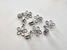 Load image into Gallery viewer, Daisy Zipper Pull - No.5