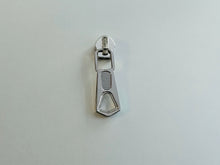 Load image into Gallery viewer, Grooved Zipper Pull - No.5
