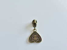 Load image into Gallery viewer, Celtic Skull Zipper Pull - No.5
