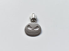 Load image into Gallery viewer, Skullington Zipper Pull - No.5