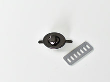Load image into Gallery viewer, Oval Twist lock