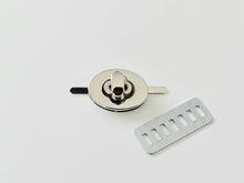 Load image into Gallery viewer, Oval Twist lock