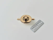 Load image into Gallery viewer, Oval Twist lock