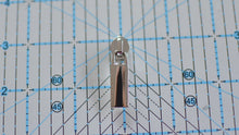 Load image into Gallery viewer, Bar Zipper Pull - No.5