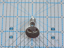 Load image into Gallery viewer, Skullington Zipper Pull - No.5