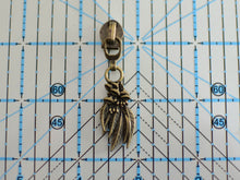 Load image into Gallery viewer, Gumnut Zipper Pull - No.5