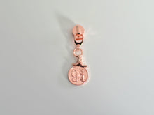 Load image into Gallery viewer, Hat Platform Zipper Pull - No.5