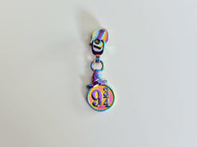 Load image into Gallery viewer, Hat Platform Zipper Pull - No.5