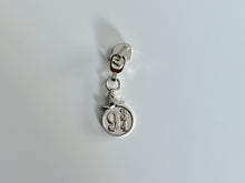 Load image into Gallery viewer, Hat Platform Zipper Pull - No.5