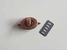 Load image into Gallery viewer, Oval Twist lock