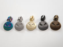 Load image into Gallery viewer, Skullington Zipper Pull - No.5