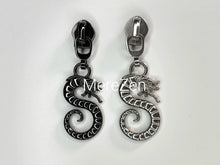 Load image into Gallery viewer, Sandworm Zipper Pull - No.5