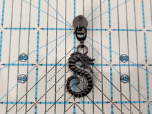 Load image into Gallery viewer, Sandworm Zipper Pull - No.5