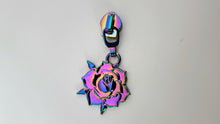 Load image into Gallery viewer, Flower Zipper Pull - No.5