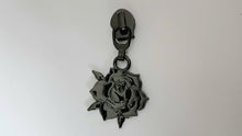 Load image into Gallery viewer, Flower Zipper Pull - No.5