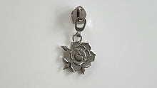 Load image into Gallery viewer, Flower Zipper Pull - No.5
