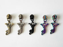 Load image into Gallery viewer, Tiger Zipper Pull - No.5