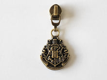 Load image into Gallery viewer, House Crest Zipper Pull - No.5
