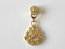 Load image into Gallery viewer, House Crest Zipper Pull - No.5