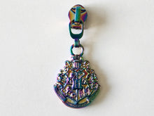 Load image into Gallery viewer, House Crest Zipper Pull - No.5
