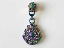 Load image into Gallery viewer, House Crest Zipper Pull - No.5