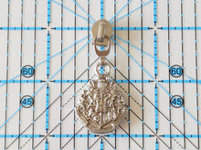 Load image into Gallery viewer, House Crest Zipper Pull - No.5
