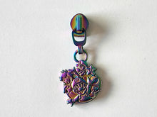 Load image into Gallery viewer, M Kart Zipper Pull - No.5
