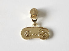 Load image into Gallery viewer, Controller Zipper Pull - No.5
