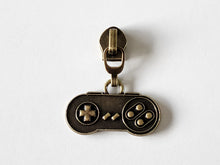 Load image into Gallery viewer, Controller Zipper Pull - No.5
