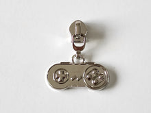 Load image into Gallery viewer, Controller Zipper Pull - No.5