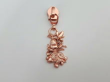 Load image into Gallery viewer, Aussie Flora Zipper Pull - No.5