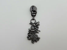 Load image into Gallery viewer, Aussie Flora Zipper Pull - No.5
