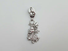 Load image into Gallery viewer, Aussie Flora Zipper Pull - No.5