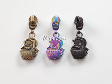 Load image into Gallery viewer, Basket Lady Zipper Pull - No.5