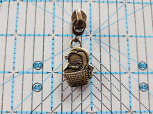Load image into Gallery viewer, Basket Lady Zipper Pull - No.5