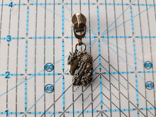 Load image into Gallery viewer, Horse Zipper Pull - No.5