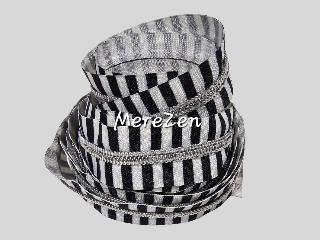 Black & White Thick Printed Stripe Zipper Tape with Silver Teeth - No. 5