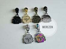 Load image into Gallery viewer, OBS Bee Floral Zipper Pull - No.5
