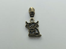 Load image into Gallery viewer, Highland Cow Zipper Pull - No.5
