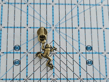 Load image into Gallery viewer, Frog Zipper Pull - No.5
