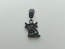 Load image into Gallery viewer, Highland Cow Zipper Pull - No.5
